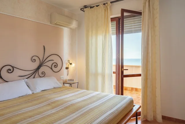 Superior, Suite, Queen Bed, Sea View, Sofa, Balcony, Lola Piccolo Hotel 3/5