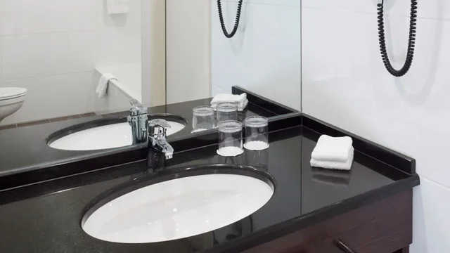 غرفة قياسية بسريرين منفصلين، Lindner Hotel Antwerp, Part of Jdv by Hyatt 4/4