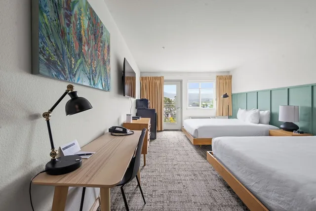 غرفة قياسية بسريرين كوين بإطلالة على النهر، River Inn at Seaside 3/6