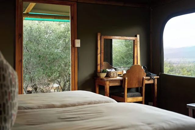 Luxury, Family, Double and Twin Beds, Buffelsdrift Game Lodge 5/10