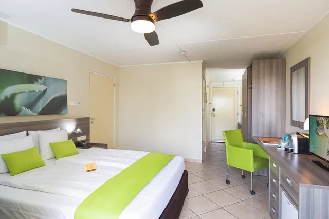 Room, King Bed, Resort View، Lions Dive Beach Resort Curacao 1/5