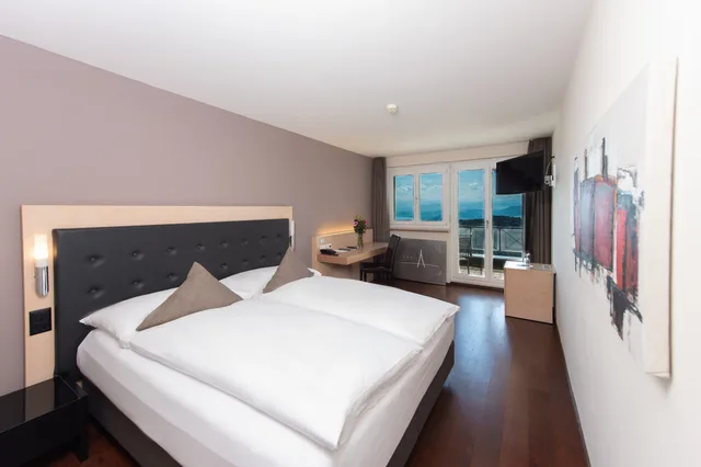 Panorama, Double Bed, Lake and Mountain View، Hotel UTO KULM 2/7
