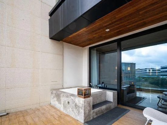 Ambassador, Healing, Suite, Bathtub، The Anandi Hotel and Spa Shanghai 1/1