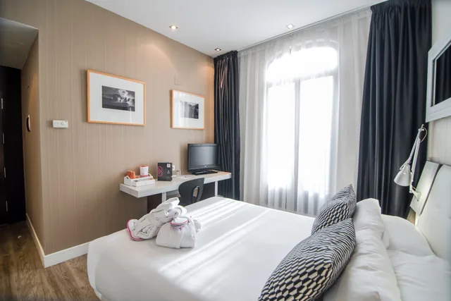 غرفة سوبيريور بسريرين منفصلين بشرفة، Petit Palace Chueca 1/9