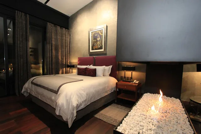 Suite, Uvence Arte + Hotel 6/11