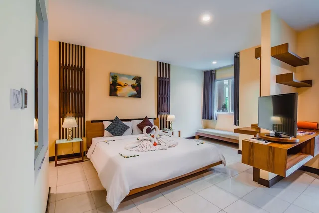 Classic, Suite, King Bed, Pool Access، Elite Suites Patong 1/8