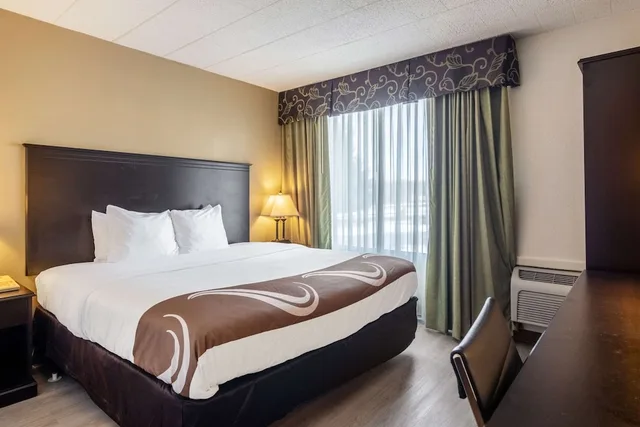 Deluxe, King Bed, Quality Inn & Suites Indiana South 1/2
