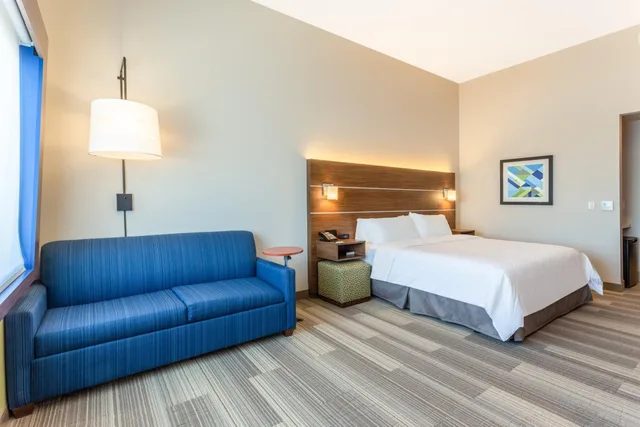 Suite, Accessible, Holiday Inn Express Suites Springfield North 2/4