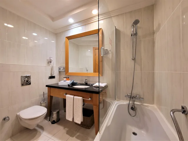 غرفة كلوب مفردة، Wyndham Grand Izmir Ozdilek Thermal & Spa 2/2
