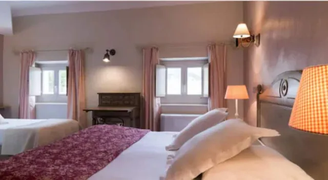 غرفة ثلاثية بثلاثة أسرّة، Hotel the Originals Du Parc Cavaillon 1/2