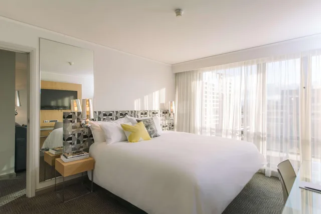QT Junior Suite, QT Canberra 3/5