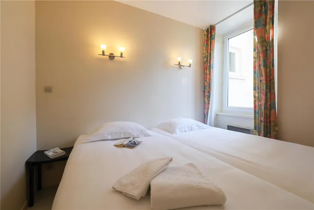 Apartment, Queen and Twin Beds, Best Western Grand Hotel De Paris 2/2