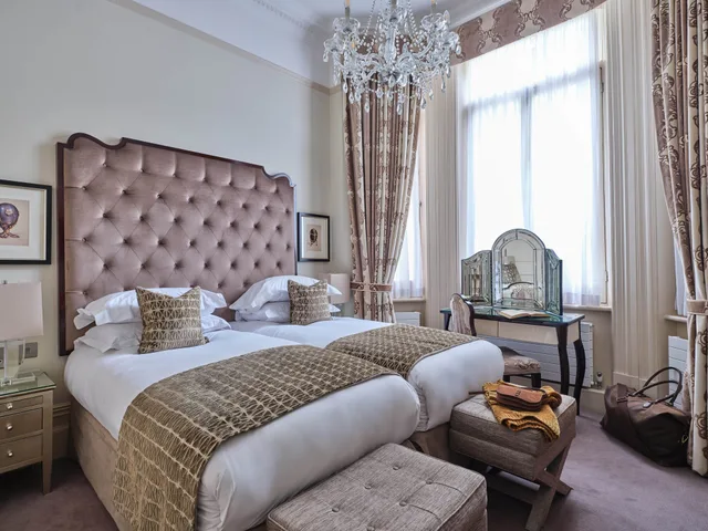 شقة كبيرة بسريرين منفصلين بغرفتي نوم، The Apartments by The Sloane Club 1/10