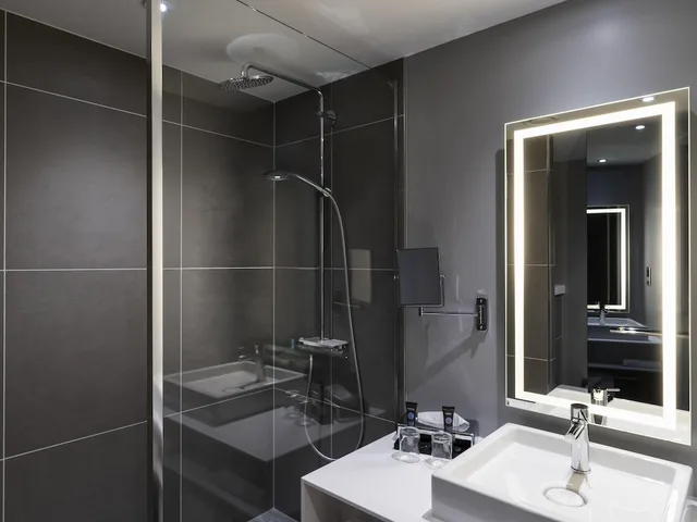 غرفة قياسية بسرير مزدوج مع أريكة، Novotel Leicester 5/7