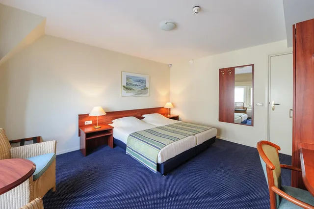 Superior, Twin Beds, Lateral Side Sea View, Boulevard Hotel Scheveningen 1/4