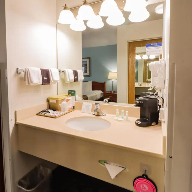 غرفة بسريرين كوين يُسمح فيها بالحيوانات الأليفة، Quality Inn & Suites Sequim at Olympic National Park 6/7