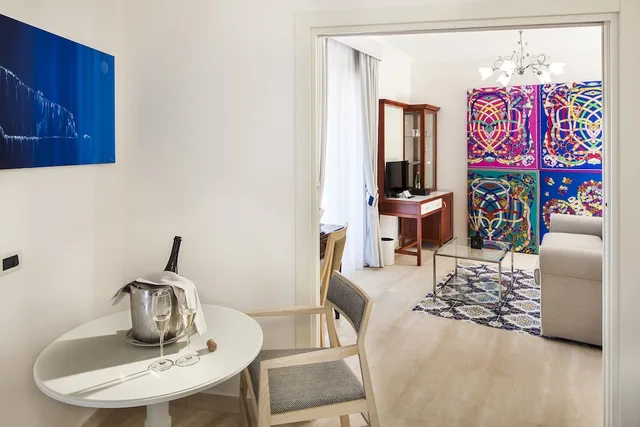 جناح بسرير كوين، Albergo San Montano 8/8