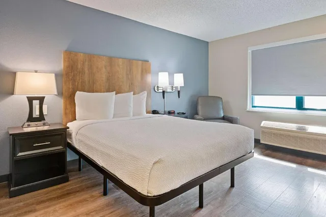 جناح ديلوكس بسرير كوين مع أريكة لذوي الإعاقة، Extended Stay America Miami Airport Doral 25th St 2/5
