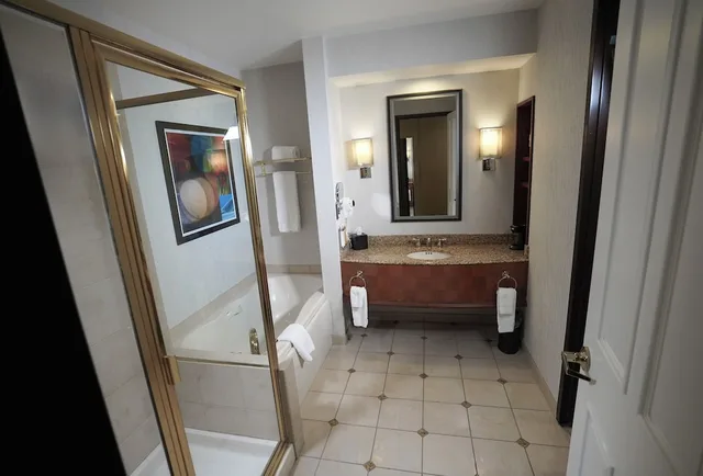 Deluxe, 2 Queen Beds, Ameristar Casino Hotel East Chicago 2/2