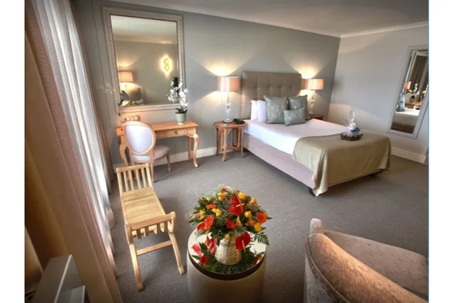 غرفة قياسية مزدوجة، The Riverside Hotel 2/3