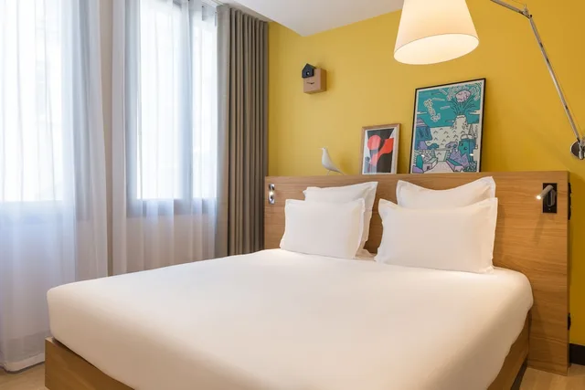 غرفة تنفيذية بسرير كوين، MAISON NO 3/10