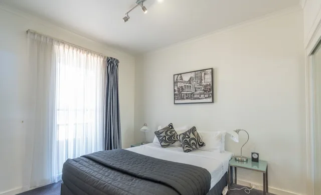 Mixed Dorm, Apartment, Queen Bed, Shared Bathroom، Carlton Clocktower Apartments 2/4