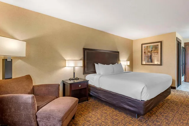 غرفة كبيرة بسرير كينج، Lloyd Hotel Astoria Bayfront, Ascend Hotel Collection, OR 2/8
