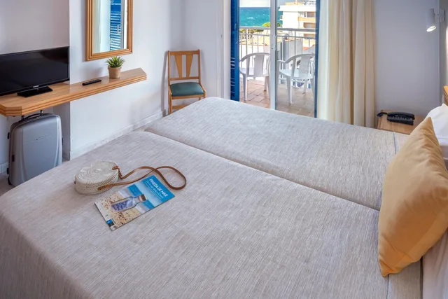 Room, Twin Beds, Lateral Side Sea View، Sorrabona Hotel 2/4