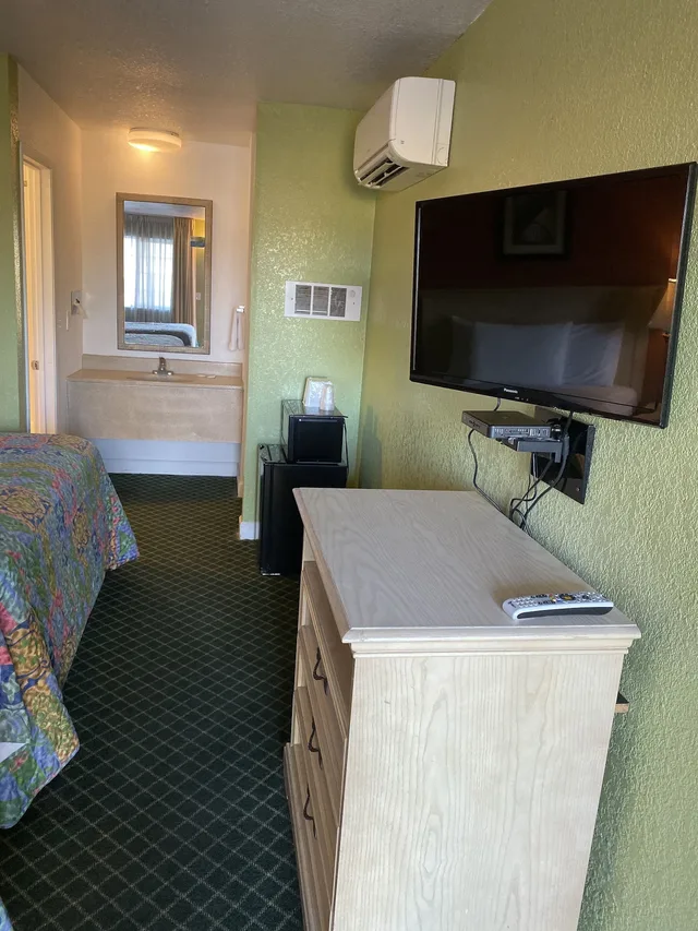 Standard, 2 Queen Beds, Fireside Inn Santa Cruz 6/8