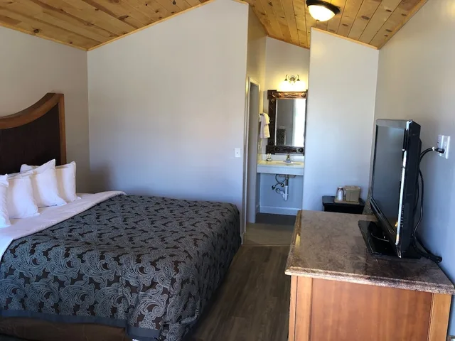 كابينة ديلوكس بسرير كينج، Red Canyon Cabins 1/3