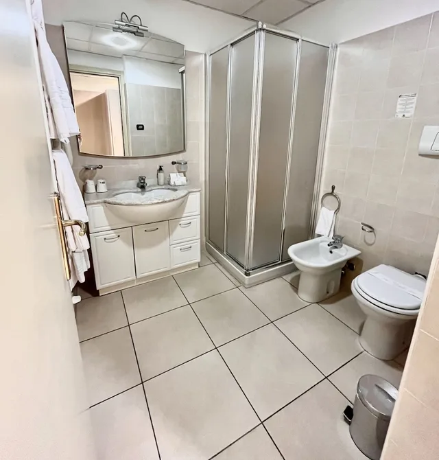 Standard, Triple, 1 Double and 1 Single Bed, Murphy Bed, Murphy Balcony، Hotel Lovere Resort And Spa 7/8