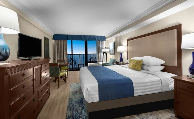 Efficiency, Tower, King Bed, Ocean Front, Kitchen، Sea Crest Oceanfront Resort 2/9