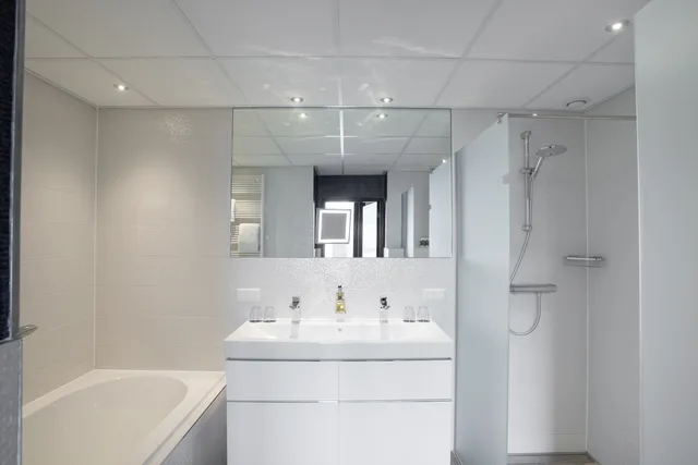 غرفة رباعية بحوض استحمام، HAMPSHIRE BOUTIQUE HOTEL SEBASTIANS 3/5