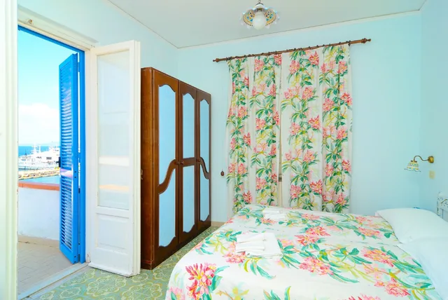 غرفة سوبيريور بسرير مزدوج بإطلالة على البحر بشرفة، Terme Marina Hotel 1/3