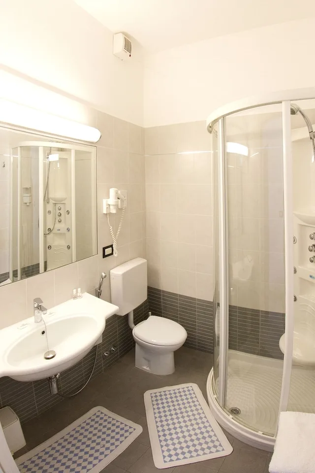 غرفة قياسية ثلاثية بثلاثة أسرّة، Roma Hotel 7/8