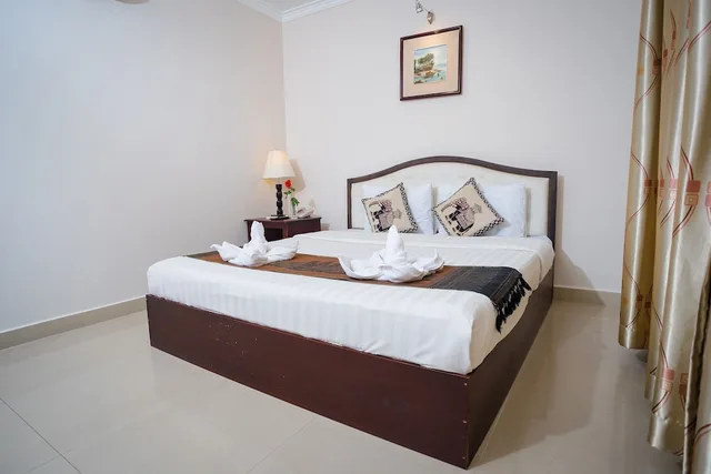 Standard, King Bed, Silver Mounts Hotel 2/7