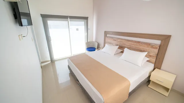 غرفة قياسية بسرير كوين، Santorini Casablanca 3/10