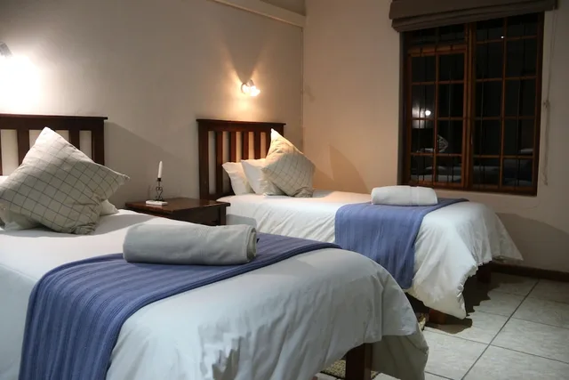 غرفة عائلية بسرير كوين وسريرين فرديين بغرفتي نوم، Aan Die Oewer Guest House 1/3