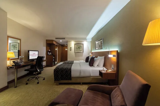 غرفة بريميوم بسرير كينج مع دخول صالة النادي، Crowne Plaza Istanbul Harbiye Hotel 6/8