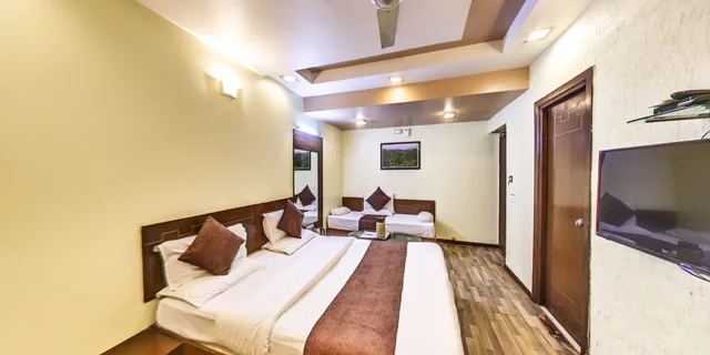 غرفة ديلوكس بسرير كوين، HOTEL VISHRAM 1/8