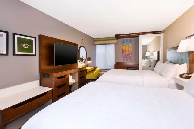 Studio, King Bed, Hampton Inn Traverse City 3/6