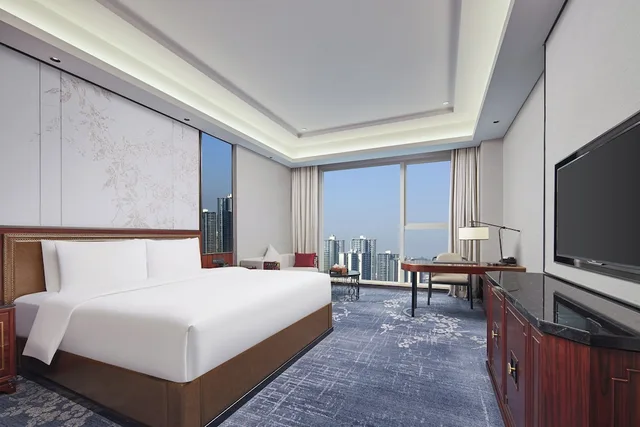 Standard, King Bed, Club Lounge Access, HUALUXE Leshan by IHG 1/4
