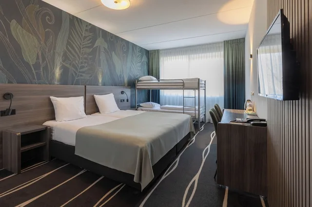 غرفة عائلية بسريرين منفصلين وسرير بطابقين، Hotel de Bonte Wever Assen 3/6