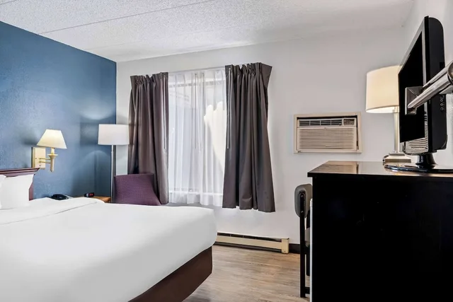 غرفة بسرير كوين لذوي الإعاقة، Econo Lodge Billings, MT 2/5