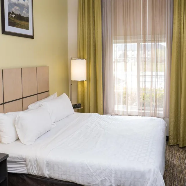 جناح لذوي الإعاقة، Candlewood Suites St. Joseph Benton Harbor 2/4