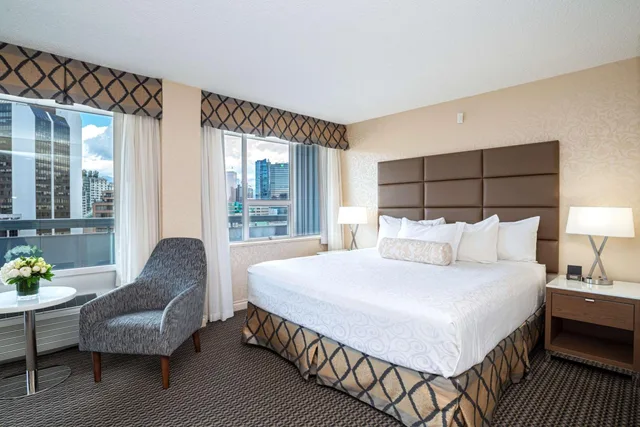غرفة تنفيذية بسرير كينج بشرفة، Best Western Premier Chateau Granville Hotel and Suites and Conf. Centre 4/8