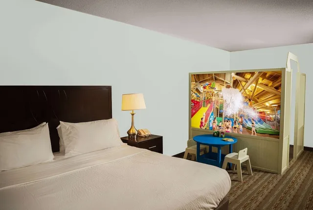 جناح عائلي بسرير كينج وسرير بطابقين، Wyndham Garden Erie 7/10