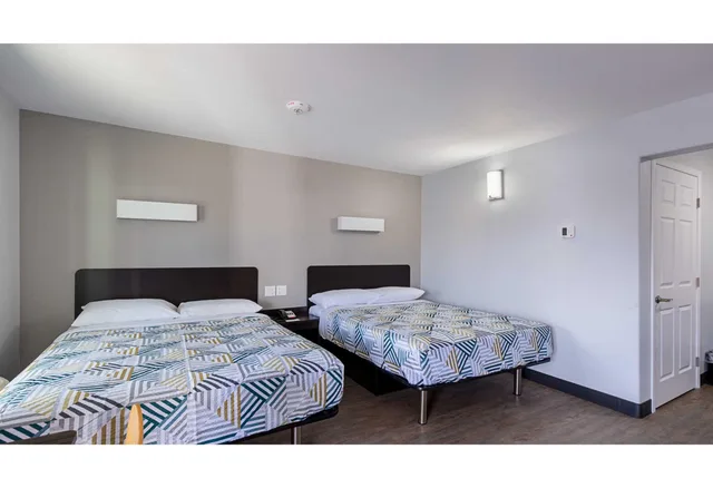 غرفة رباعية بسريرين كوين، Motel6 Show Low, AZ 1/6