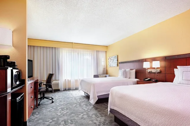 غرفة بسريرين كوين مع أريكة، Courtyard Fort Lauderdale SW Miramar 3/6