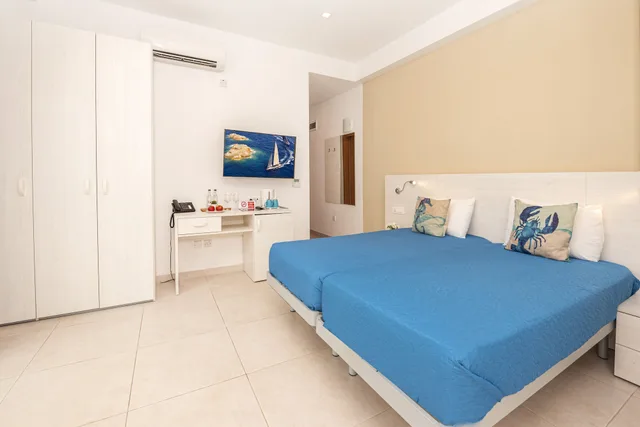 Standard, Twin Beds, City View, Gillieru Harbour 2/10